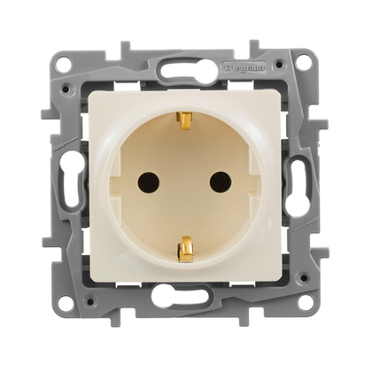 Розетка с заземлением без шторок 16А 250В слоновая кость ETIKA Legrand