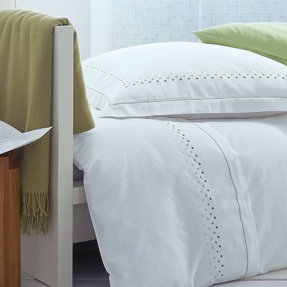 Пододеяльник 200х220 Christian Fischbacher Luxury Nights Dancing Squares 560 красный Швейцария фото