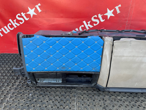 Консоль кабины верхняя