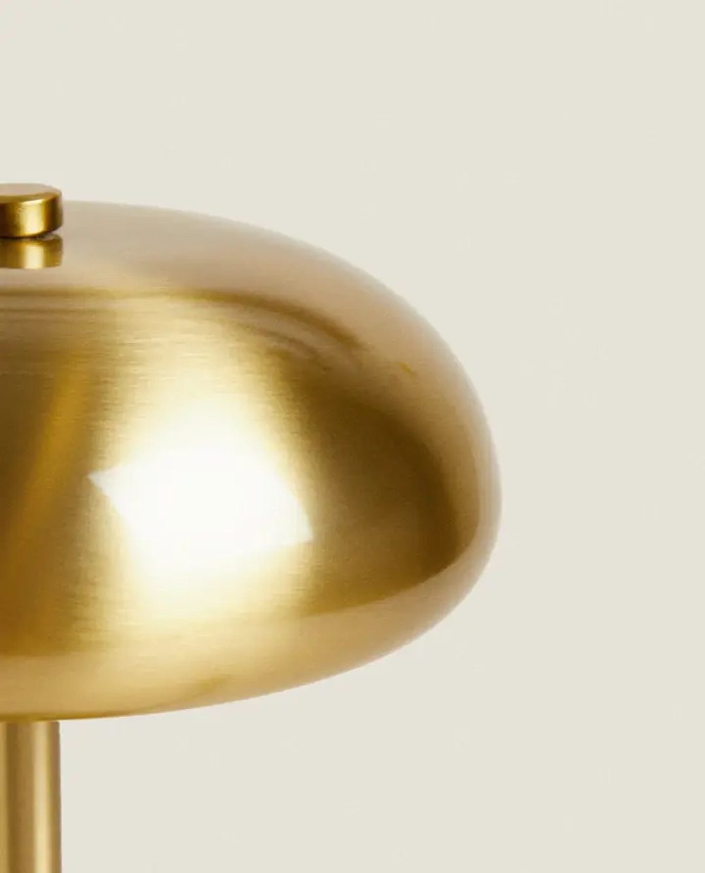 ZARA HOME МАЛЕНЬКАЯ МОНОХРОМНАЯ НАСТОЛЬНАЯ ЛАМПА, ЗОЛОТОЙ