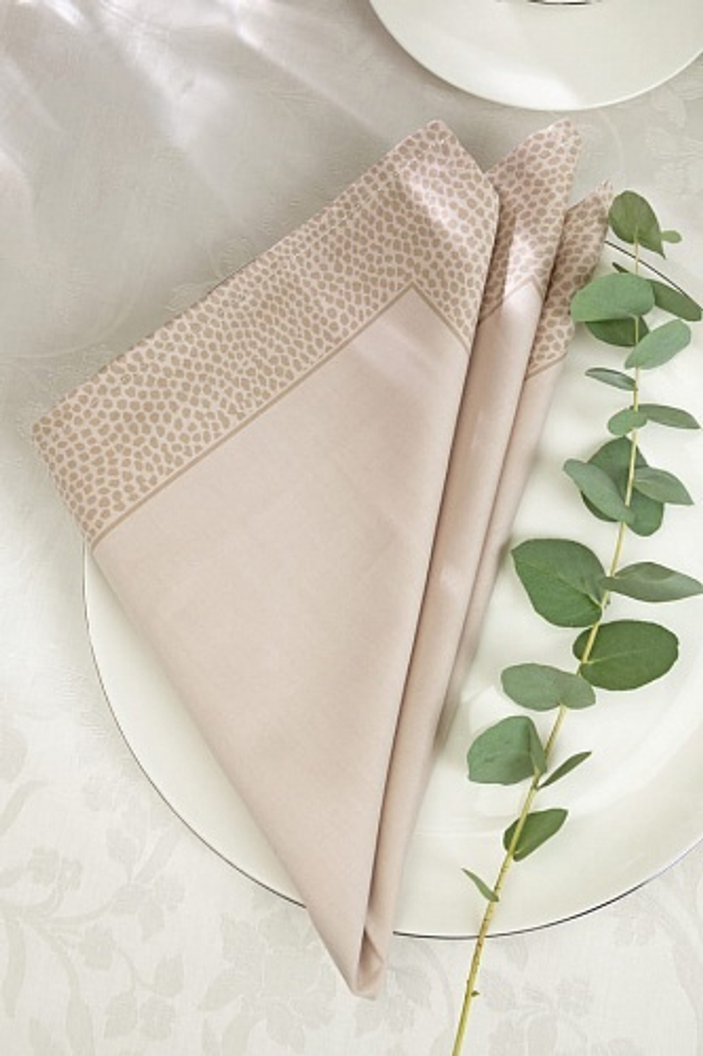 Скатерть 160х225 и 8 салфеток Vallesusa Chromo Satin 14873 кремовые