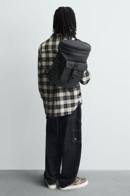 ZARA ПРОРЕЗИНЕННЫЙ РЮКЗАК, ЧЕРНЫЙ