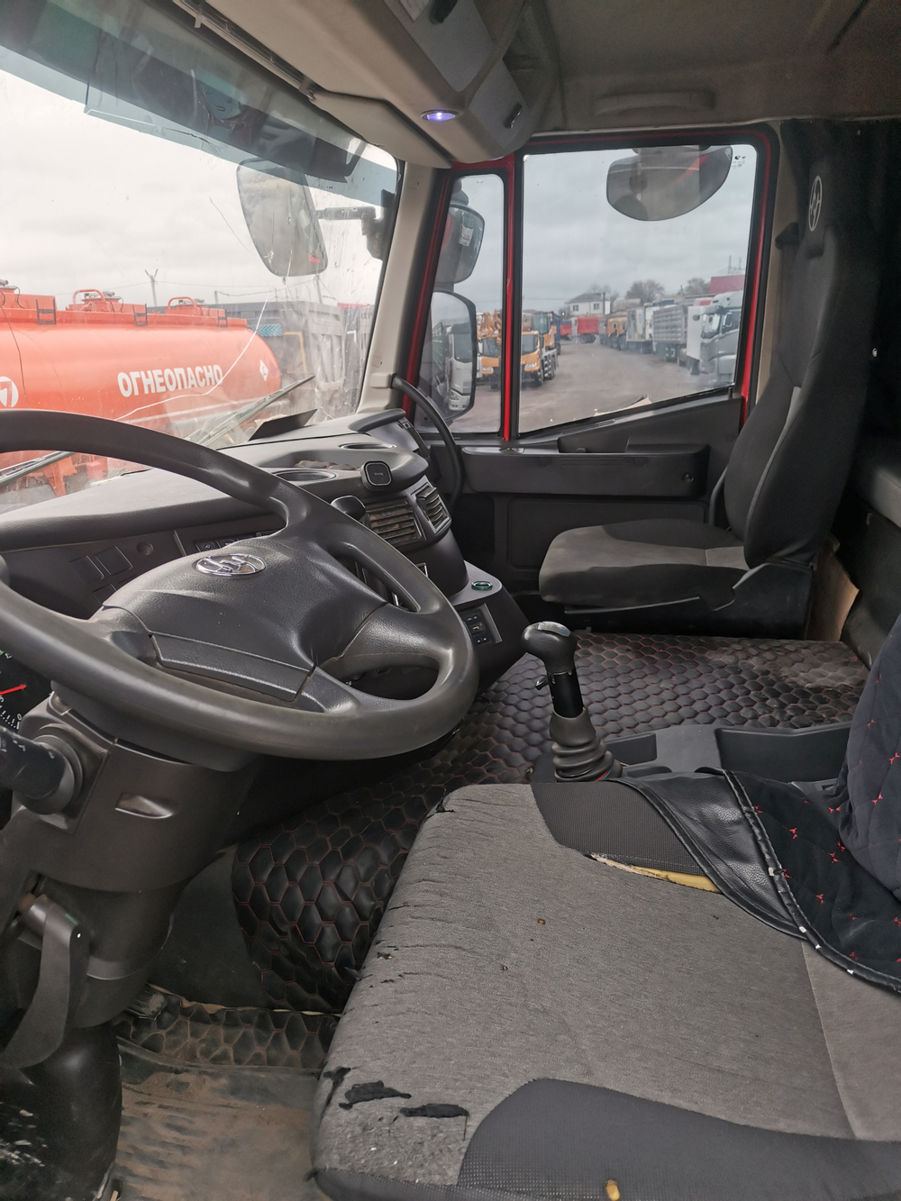 HONGYAN 908 8x4 Самосвал CQ3406HV39 (Дизельный, 8,7 л, 387 л.с., МТ)
