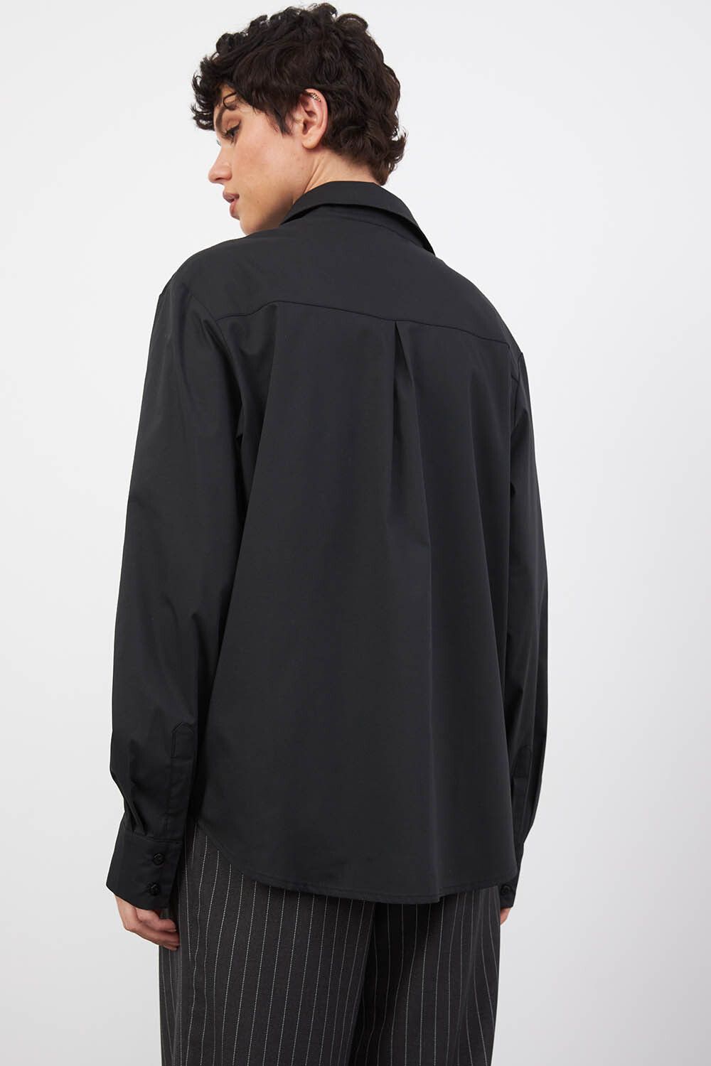 Свободная базовая рубашка из хлопка цвета антрацит