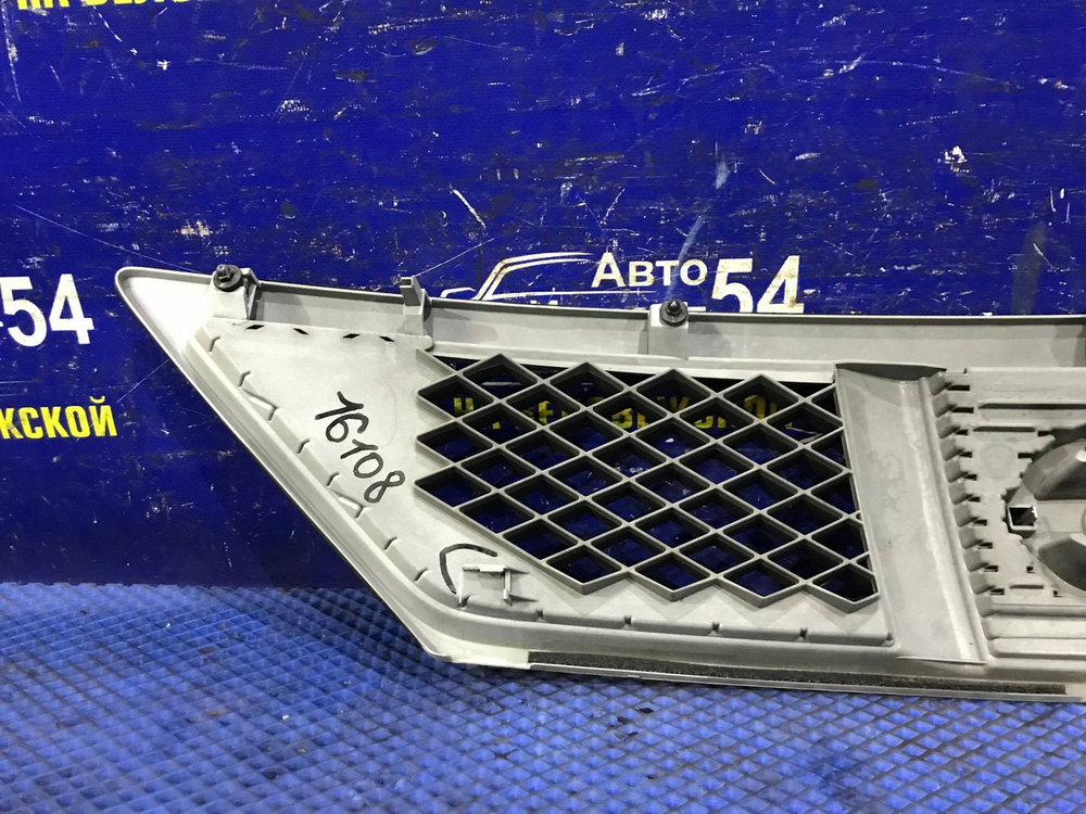 Решетка радиатора NISSAN PRESAGE 2003-2006