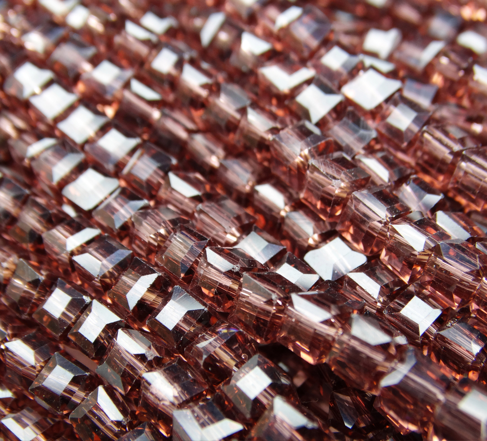 БВ011НН3 Хрустальные бусины квадратные, цвет: бургунди, размер 3 мм, кол-во: 63-65 шт.
