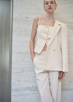 Костюмный жилет с открытой спиной