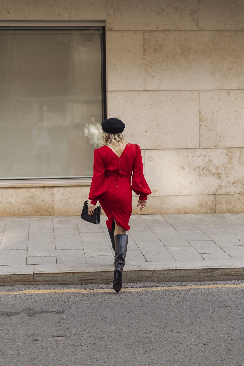 Платье-футляр красный