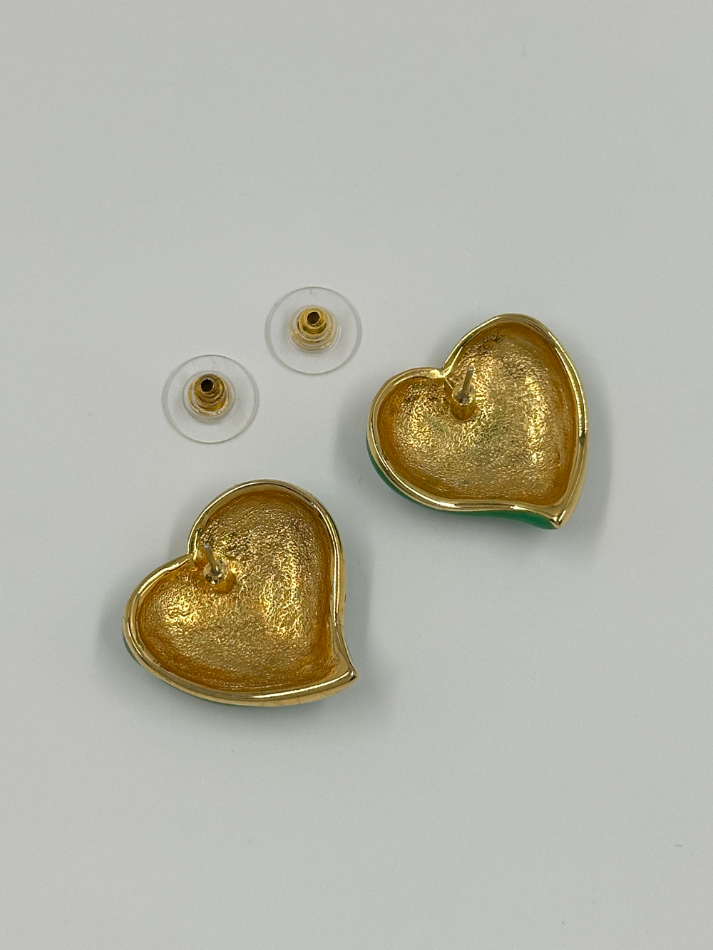 Серьги Сердечки с зелёной эмалью