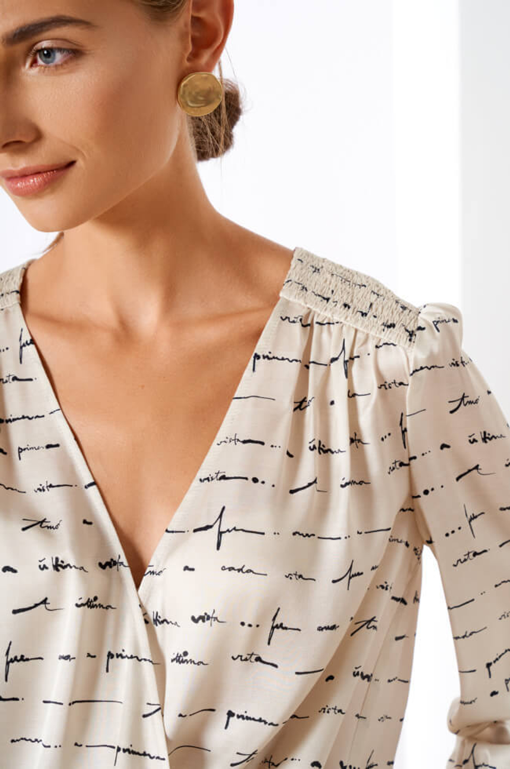 22389 Блузка женская (бежевый принт)