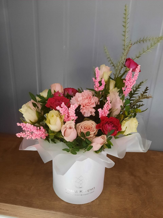 Лаконичная композиция с розами