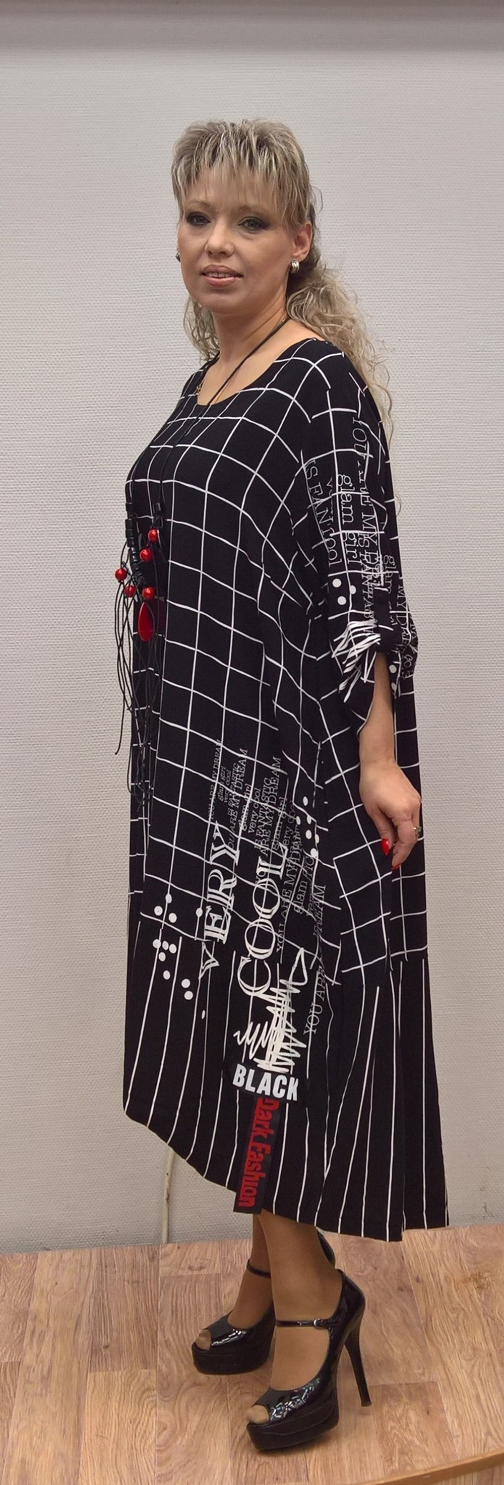 Комбинированное платье оригинального фасона, в клетку