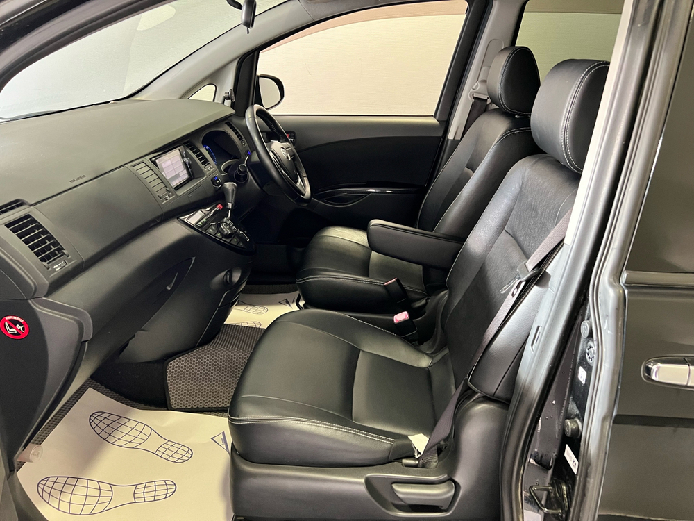 Toyota Isis, 2014 год