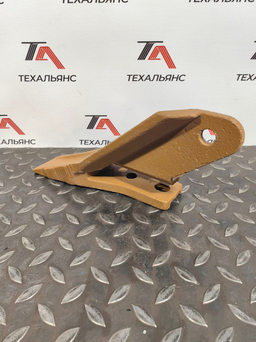 Зуб болтовой боковой левый E11 L