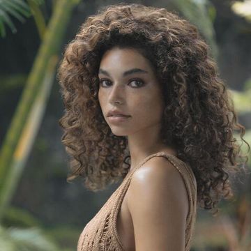 Продукты для волос и салонные сервисы категории «премиум»