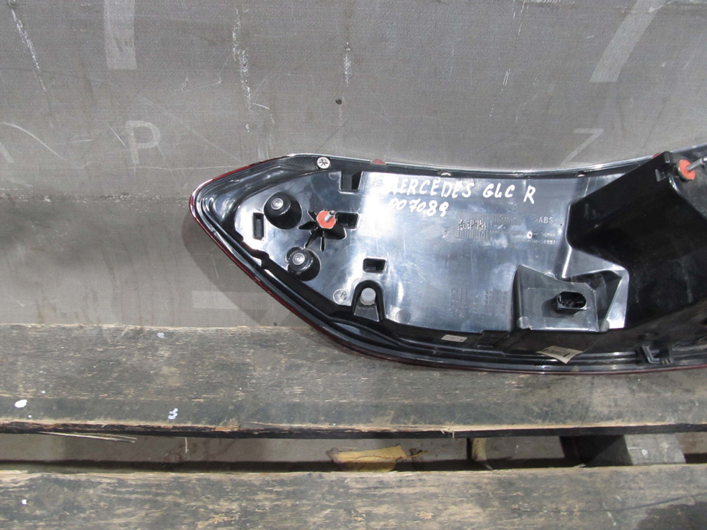 Фонарь задний правый Mercedes GLC (C253) Coupe 15-19 Б/У Оригинал A2539063602