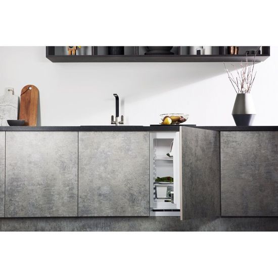 Встраиваемый холодильник Hotpoint-Ariston BTSZ 1632