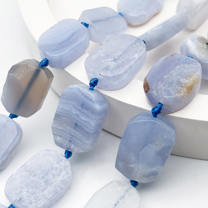 Агат голубой бусины ("Сапфирин"), размер около 16,5-17,5*12-13 мм, цена за набор 4 бусины