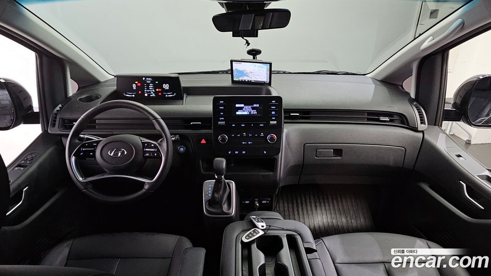 Hyundai Staria Cargo 3-х местный (11.2023)