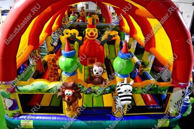 Надувной батут "Зверята с крышей 3" со скалодромом, 11*7*6 м