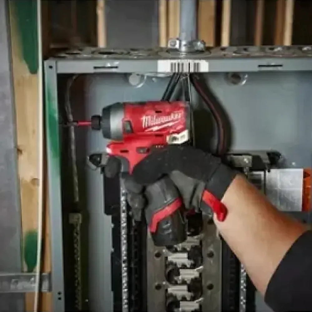 Milwaukee M12 FID-202X FUEL винтоверт аккумуляторный (2 x 2 Ач, ЗУ) 4933459823
