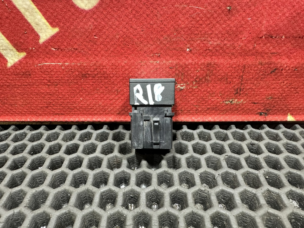 Кнопка света салона