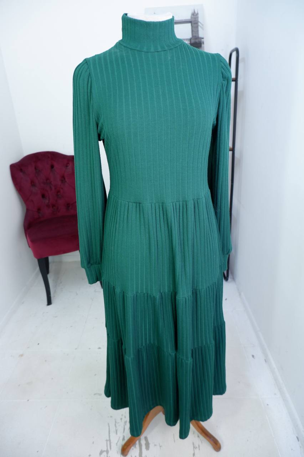 Платье Personage красивого цвета, визуально 48 размер