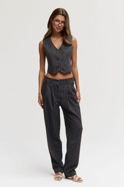 Жилет костюмный в полоску темно-серого цвета