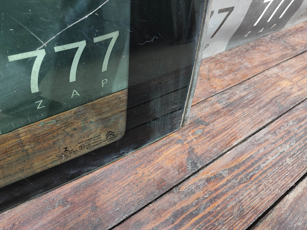 Стекло багажника правое Citroen C4 Grand Picasso 2 13-18 Б/У Оригинал 9676908380