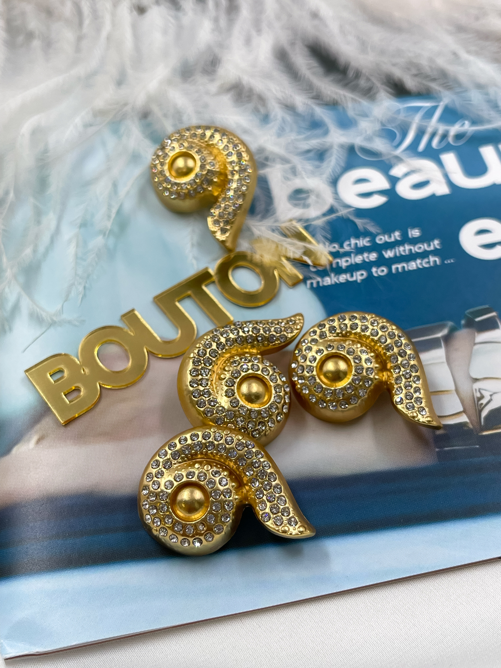 Пуговицы Скиап. в форме ракушки со стразами