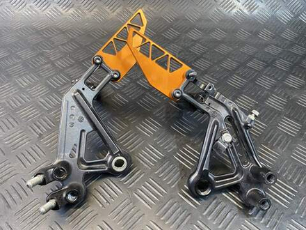 Подножки водительские KTM 250 Duke 2020 (с кронштейнами)