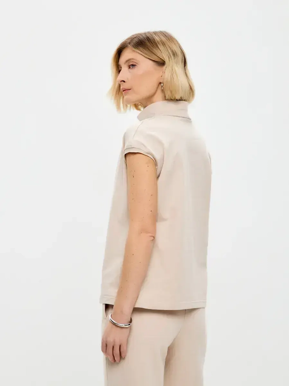 Футболка дизайнерская с цельнокроеным воротником