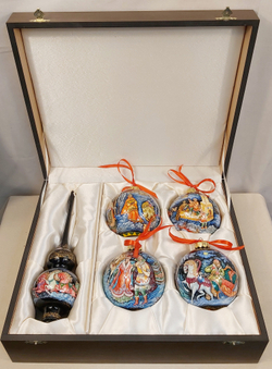 Сувенирный набор №2 из 4-х новогодних шаров и наконечника с ручной росписью Палех