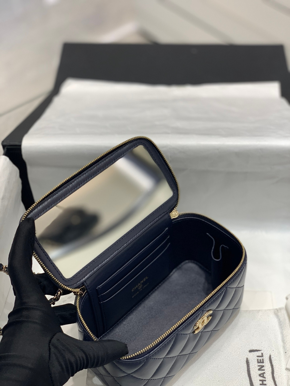 Chane1 Vanity with Chain 17 cm