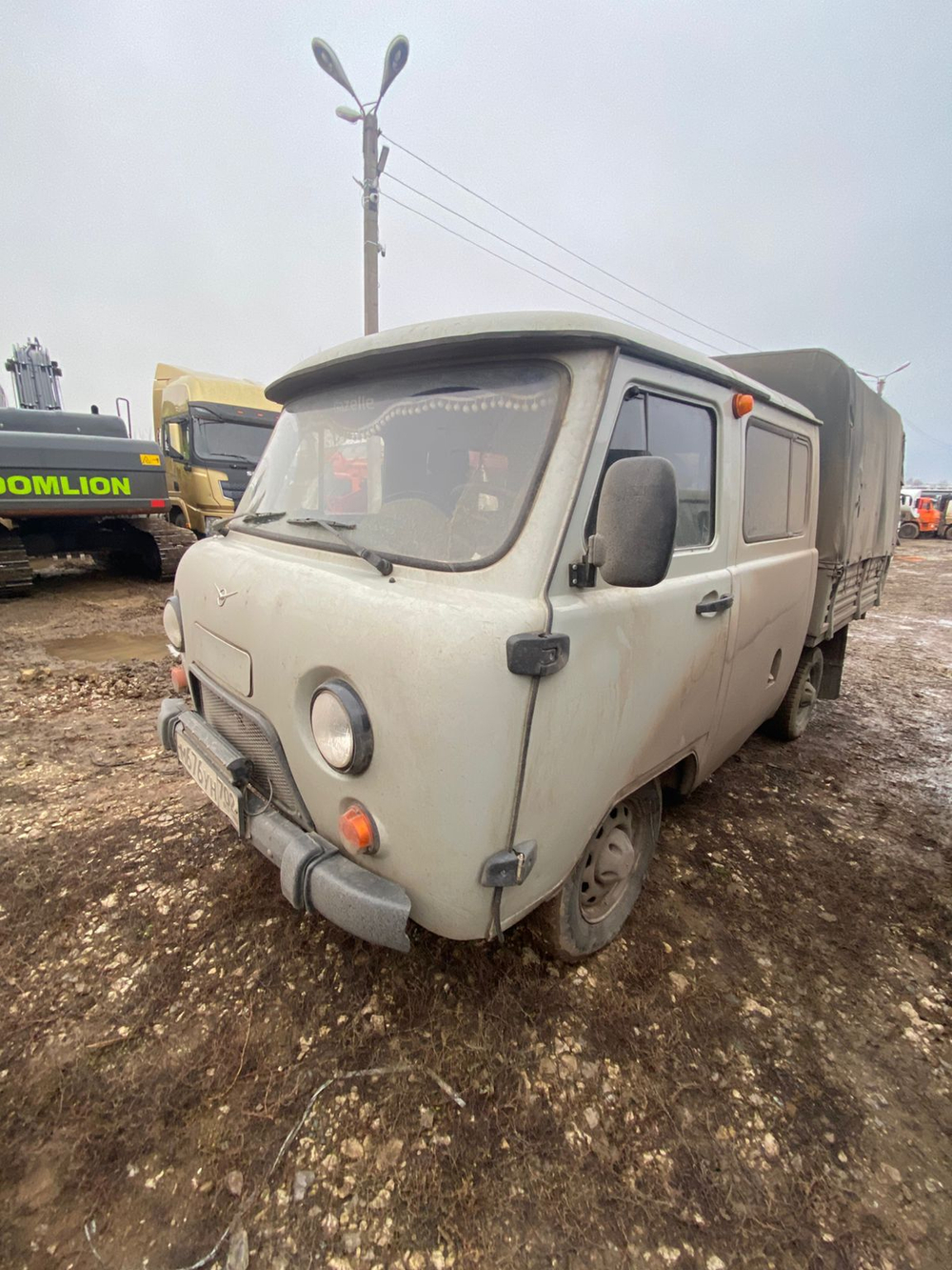 UAZ 3909* Бортовой 390945 (Тент, 4+1 мест, без ABS, Бензиновый, 2,7 л, 112 л.с.)