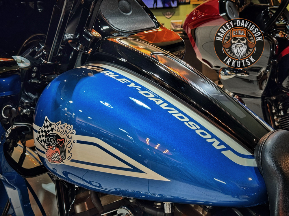 Лимитированный мотоцикл Harley-Davidson® Road Glide™ ST Fast Johnnie Enthusiast