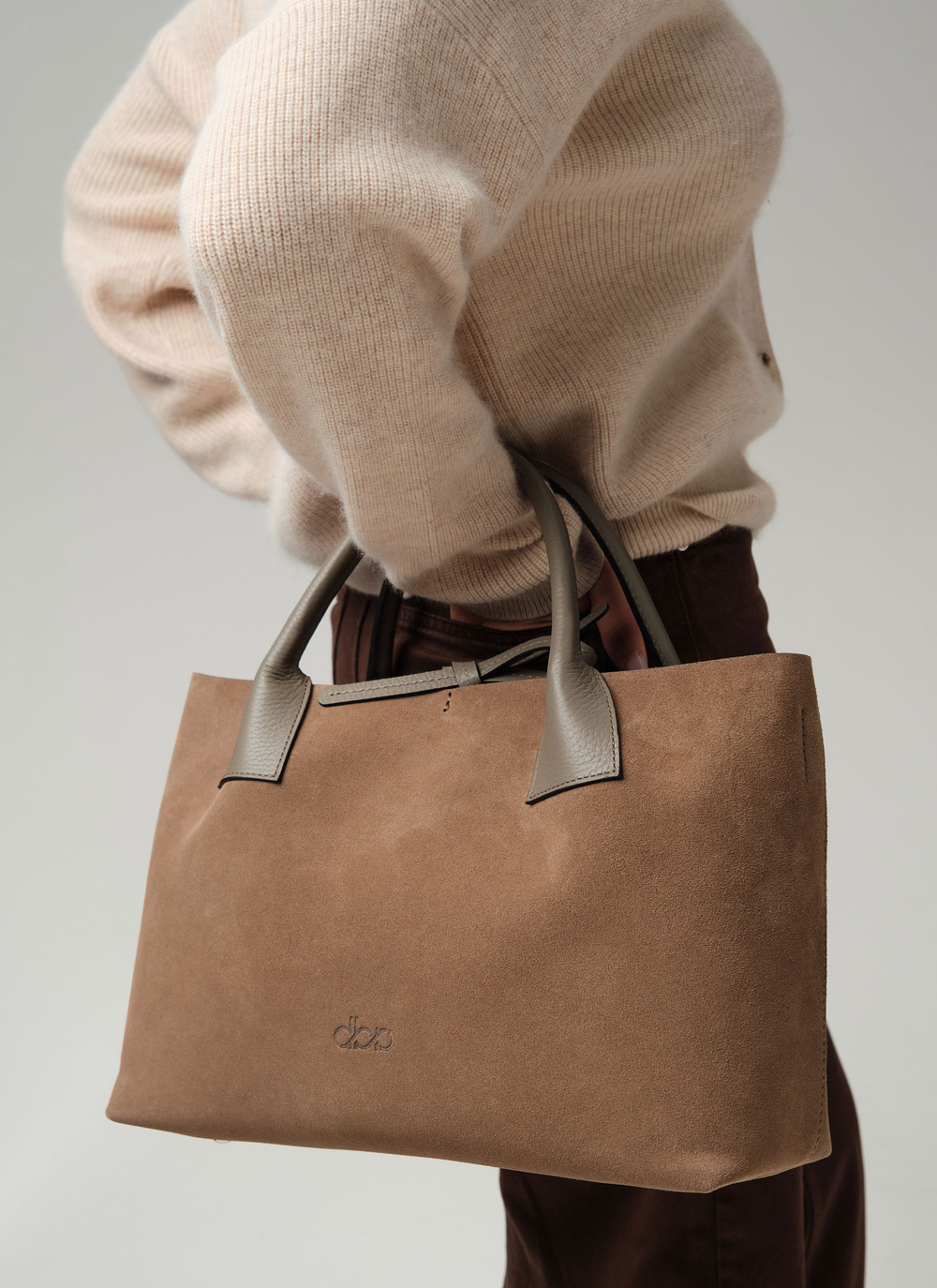 Замшевая сумка Iris DBR 31372 серо-коричневый