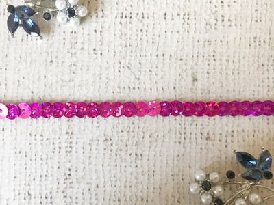 Тесьма пайетки на нитке с голограммой, ш. 0,6 см.