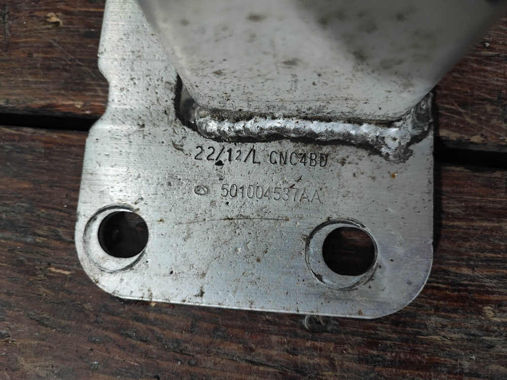 Усилитель переднего бампера Omoda C5 22-нв Б/У Оригинал 501004537AA