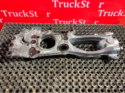 Кронштейн буксировочный левый 2018г.