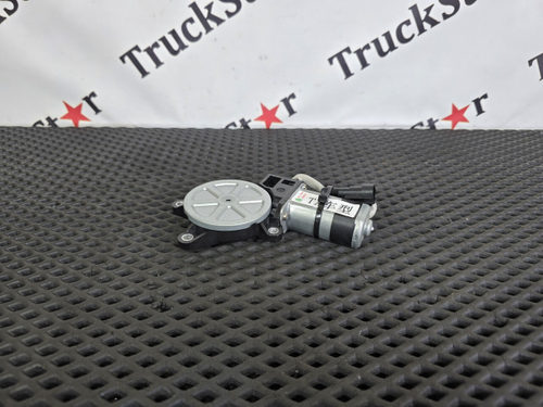 Моторчик стеклоподъемника левый 2023г.