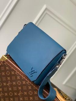 Louis Vuitton Takeoff Messenger