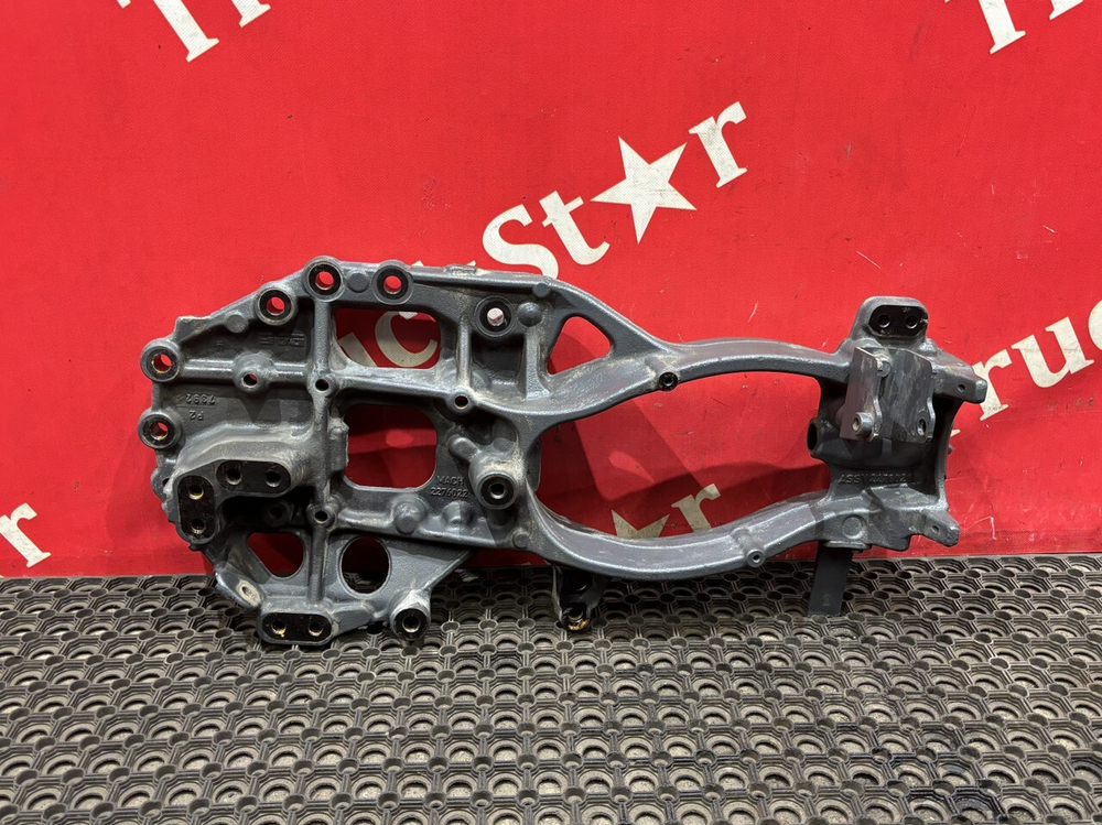 Кронштейн буксировочный левый 2023г