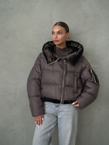 Шоколадный пуховик с бархатными вставками