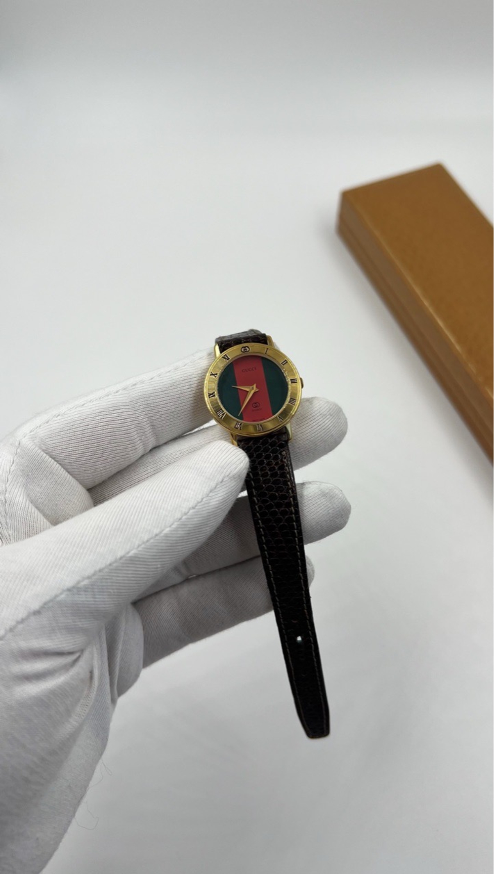 Часы Gucci ( представлены онлайн )