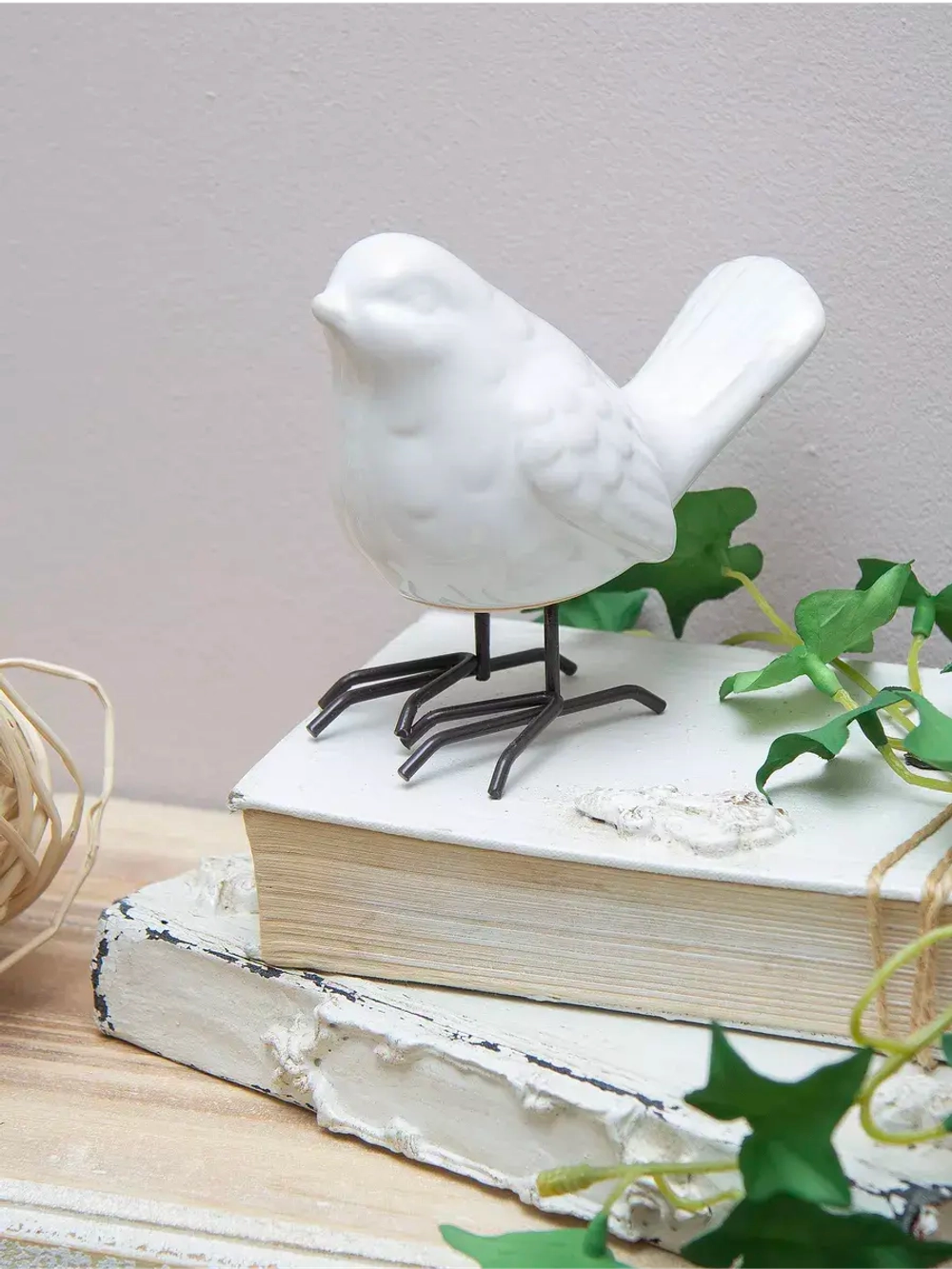 Статуэтки для интерьера на полку