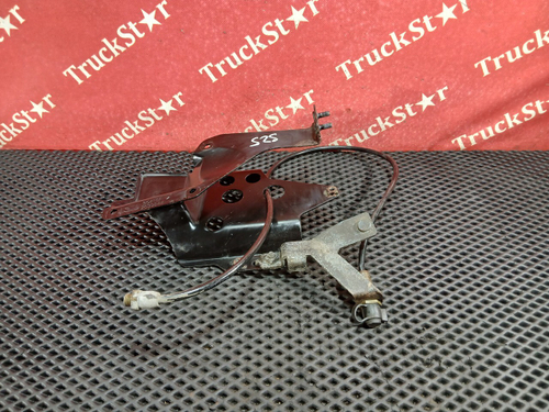 Кронштейн бачка гура