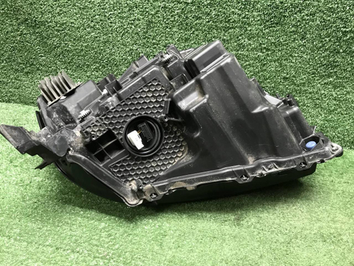 Фара левая Toyota Land Cruiser 300 21-нв LED