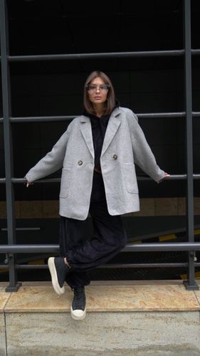 Серый шерстяной пиджак