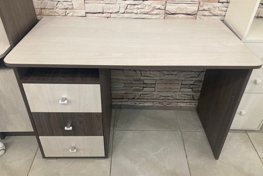 Стол письменный Омега-18 ясень анкор тем/ясень анкор свет